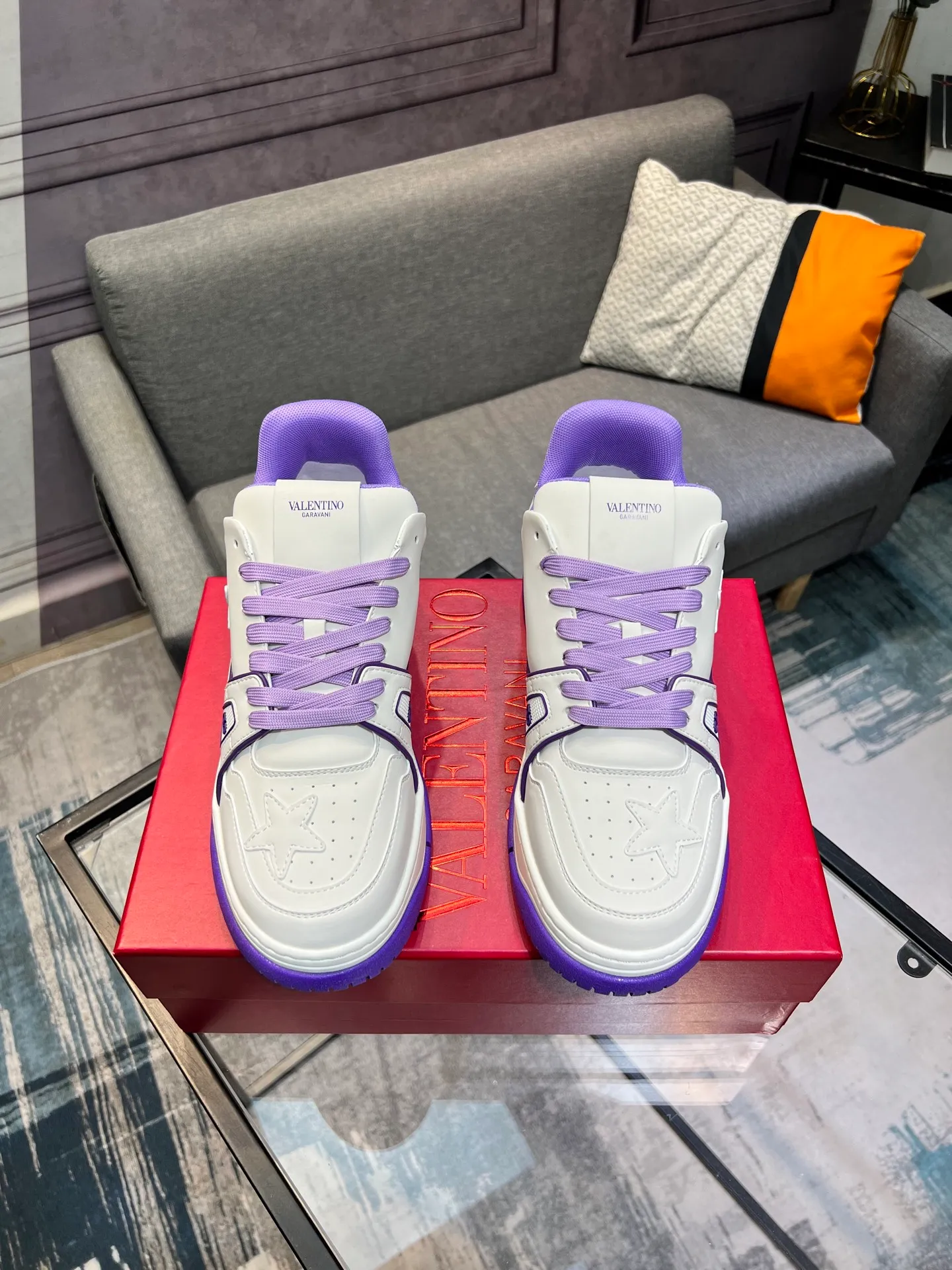 Men's Men's Shoes 💰660 Valentino 2023 early autumn new star shoes are now online! Wang Hedi and Ren Jialun have been worn by many celebrities. Who can refuse the same couple shoes as Wang Hedi! The design of Stars Stab My Heart is cool and spicy. The material of the shoes is cowhide, and every color is beautiful! Size 35-40, men’s size 39-44 (women’s 41, men’s 38, 45🉑️customized)